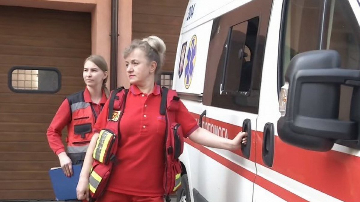 В детской поликлинике Киева четырехлетнего ребенка придавили металлические двери: в каком состоянии мальчик