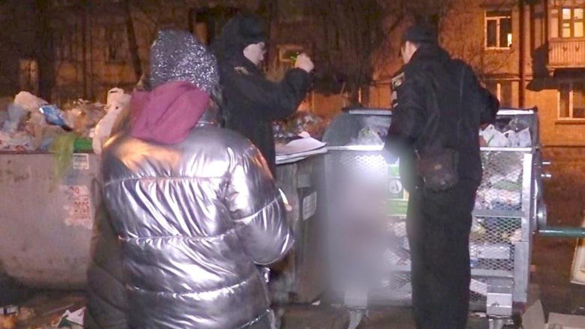 В Киеве ищут мать, которая выбросила ребенка в мусорный контейнер