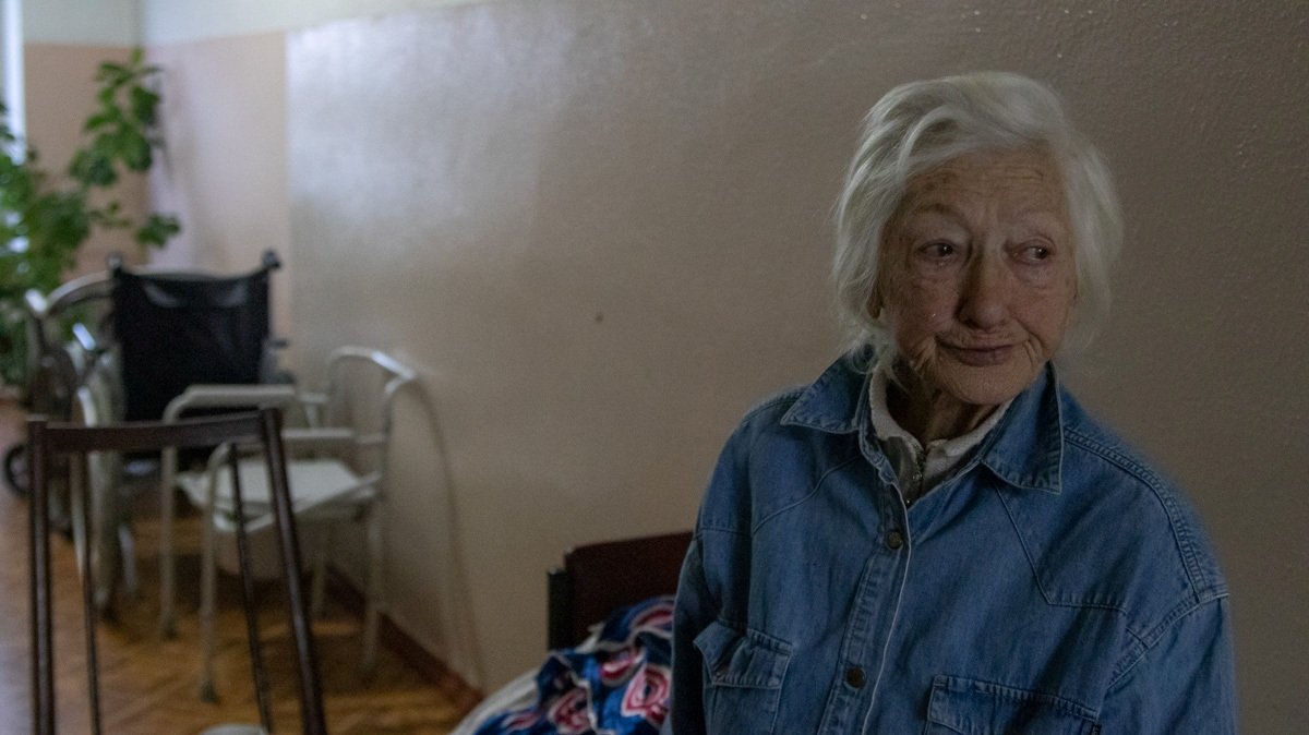 У бабушки, которая 2 года бродяжничала по Киеву, нашлись соседи в Крыму: как помочь старушке вылечиться и вернуться домой