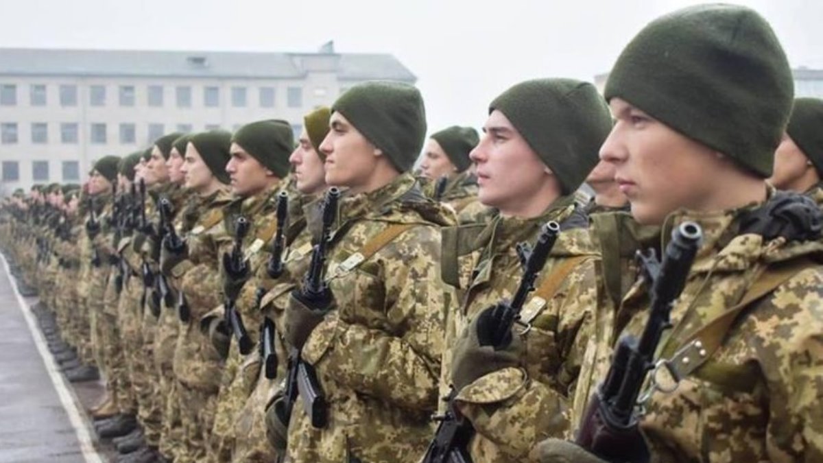 В армию с 18 лет: Зеленский утвердил сроки проведения призывов в 2020