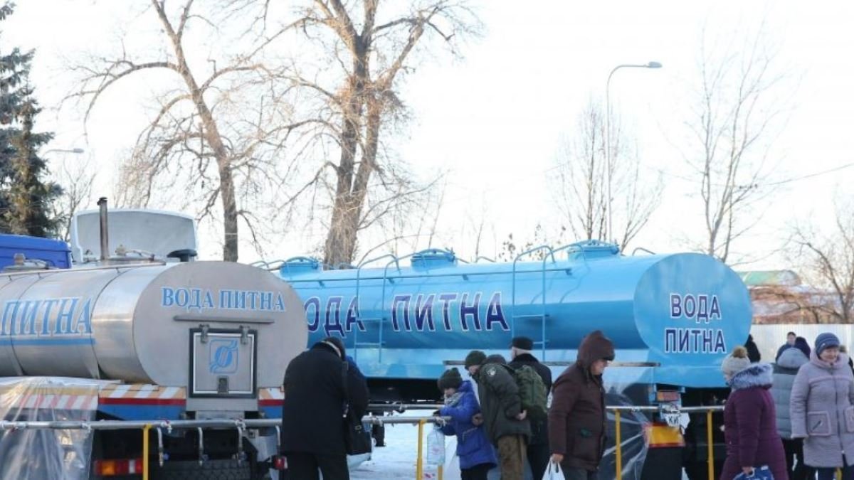 Где в Киеве на Крещение набрать святую воду: адреса и время прибытия цистерн