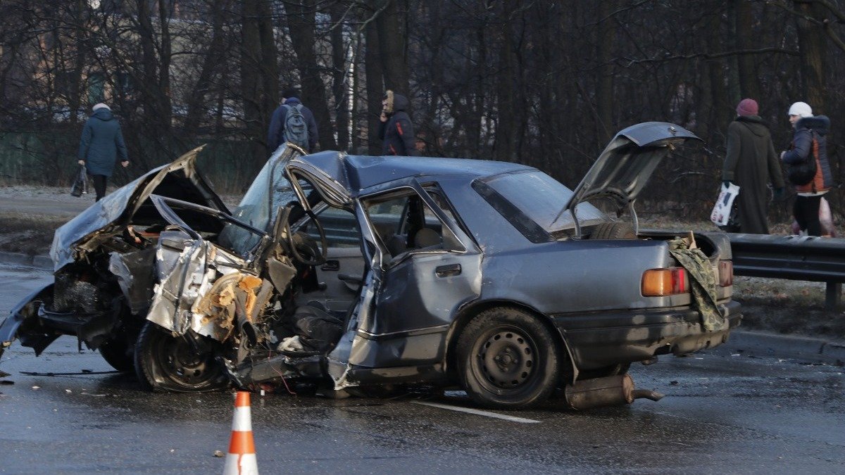 Смертельное ДТП в Киеве на Братиславской: видео момента аварии