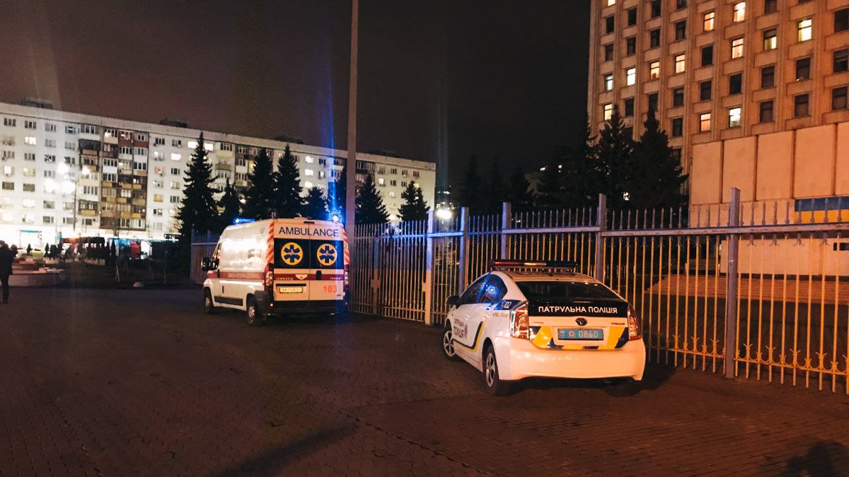 В центре Киева в здании ЦИК нашли застреленного парня