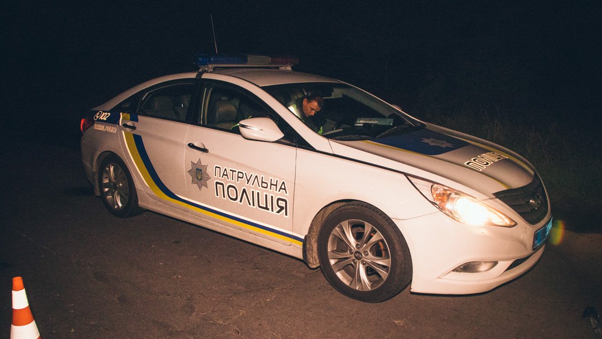 Под Киевом черный седан снес Skoda на регулируемом перекрестке: видео момента аварии