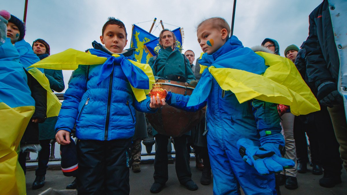 Как в Киеве объединяли живой цепью берега Днепра ко Дню Соборности Украины