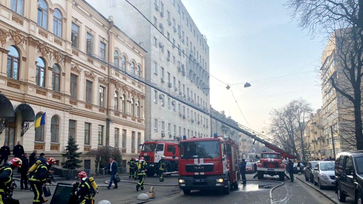 В Киеве горит Минкульт: людей эвакуируют из здания