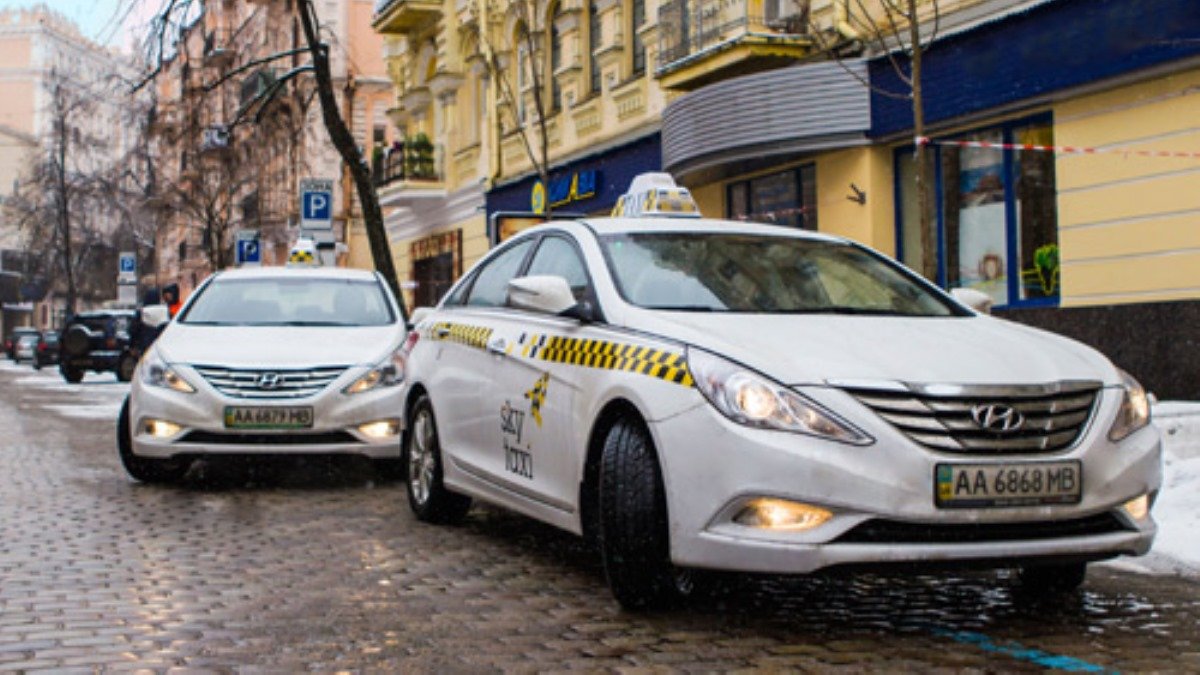 В Киеве таксисты проводят автопробег за свою свободу: чего хотят водители
