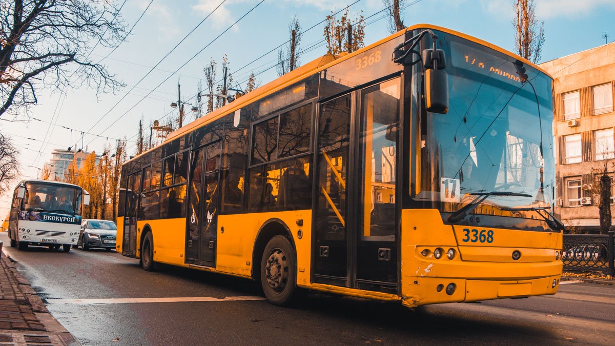 В Киеве решили не отказываться от проездных в транспорте после перехода на е-билет: как это будет и цены