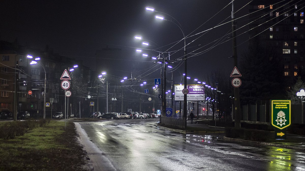 Особый взгляд: как в Киеве под лунным светом выглядит несостоявшаяся магистраль к аэропорту