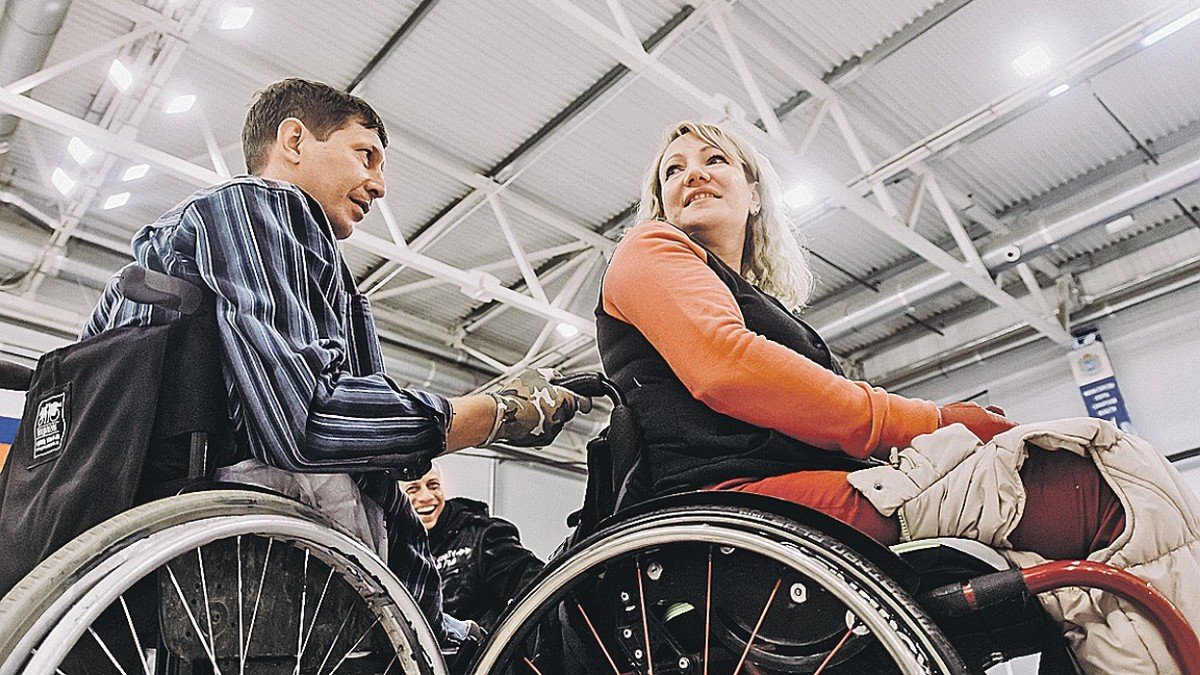 Как общаться с людьми с инвалидностью: 7 основных правил
