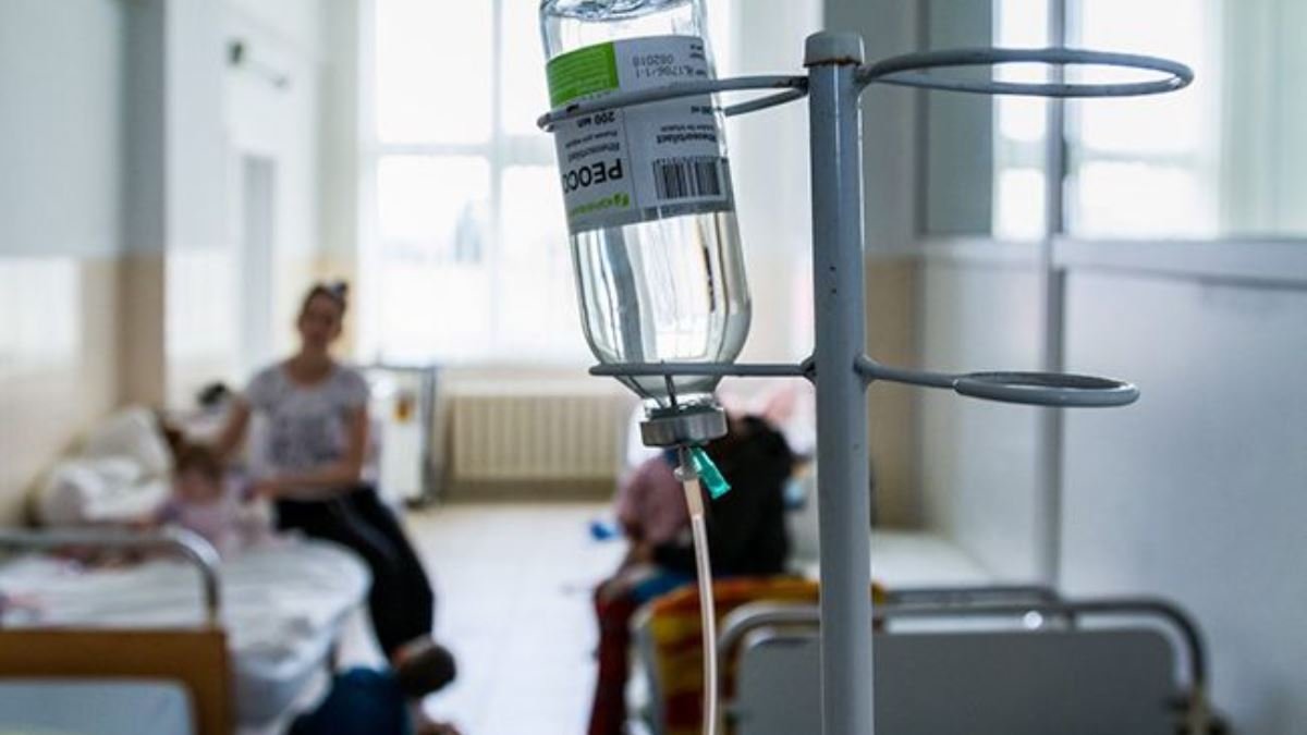 Прилетевших из Китая украинцев госпитализировали с подозрением на коронавирус: что говорят в МОЗ