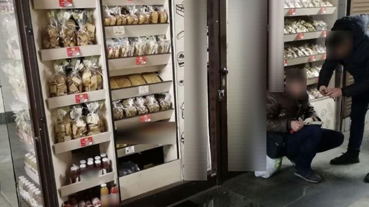 В Киеве мужчина ночью пробрался в кондитерский магазин, чтобы поесть сладкого
