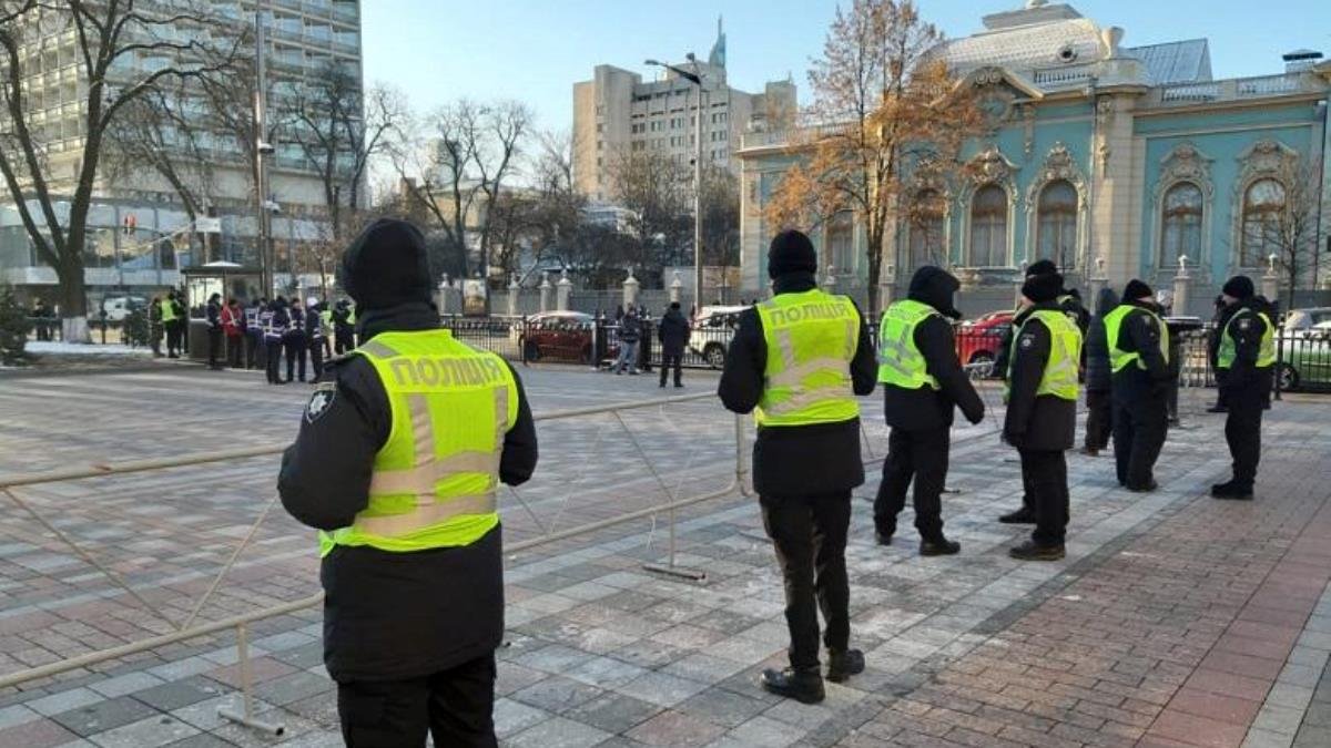 В центр Киева стянули силовиков: что происходит под Верховной Радой