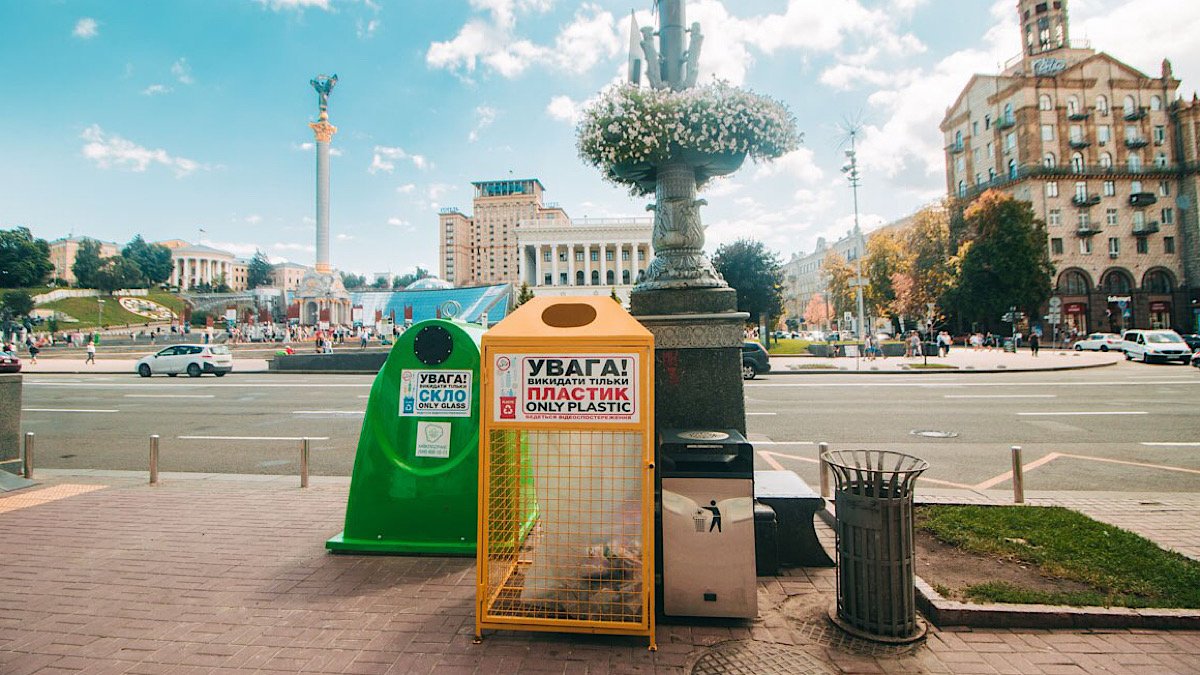 Где в Киеве можно сортировать мусор: адреса новых контейнеров