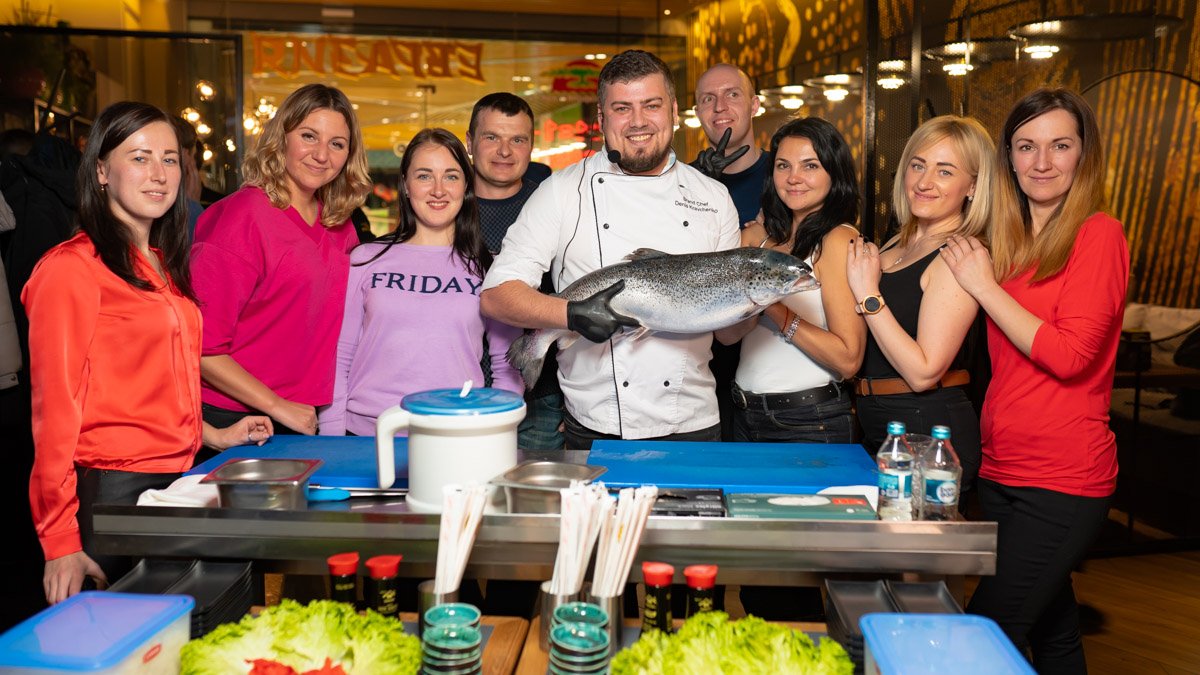 Бесплатный мастер-класс и блюда от шефа из-под ножа: в Киеве ресторан “Евразия” приглашает на “Праздник лосося”