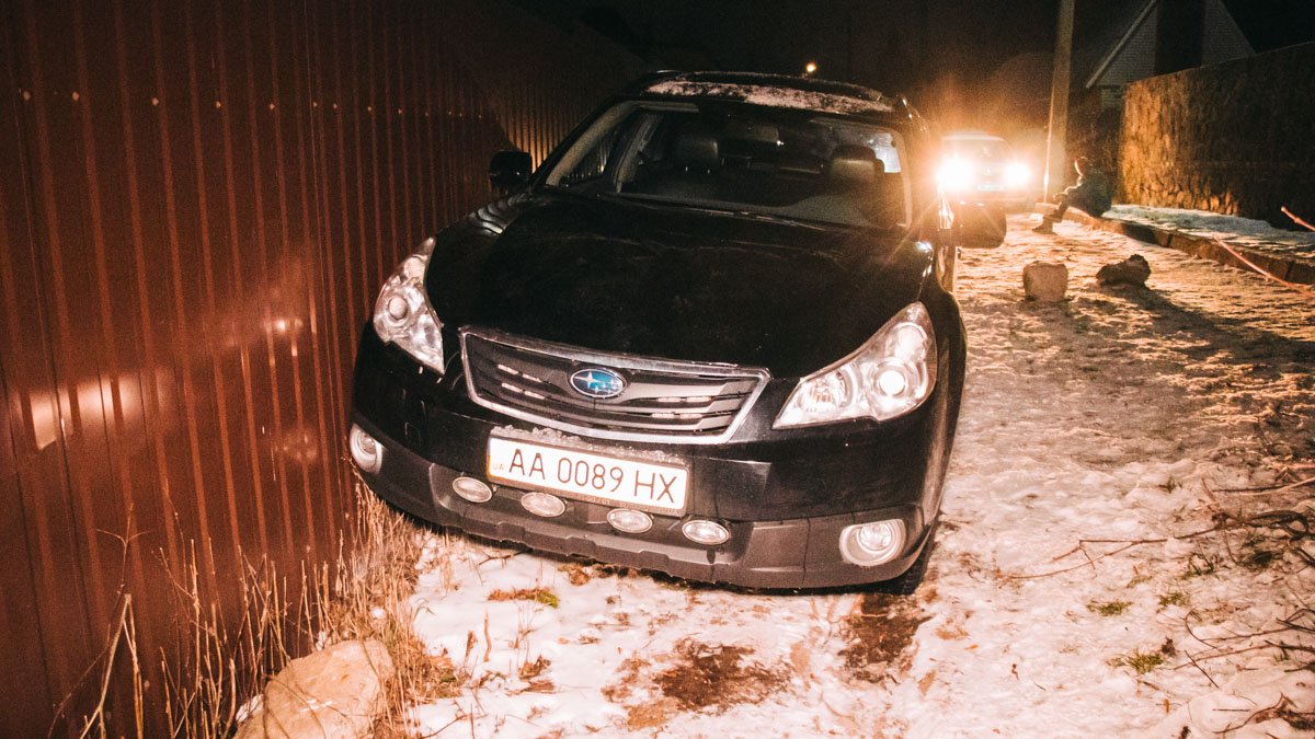 В Киеве пьяный парень устроил погоню на Subaru директора и заехал в тупик