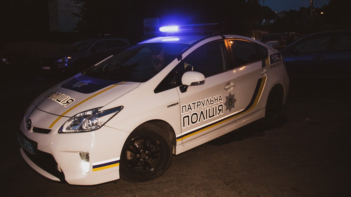 Под Киевом водитель Volkswagen в неадекватном состоянии возил в салоне наркотики