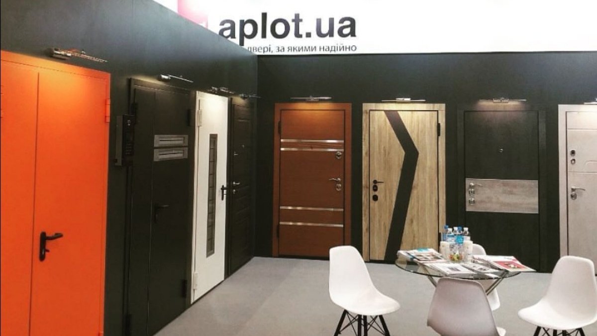 В Киеве компания "Аплот" под видом огнеупорных дверей установила подделки на 600 тысяч гривен