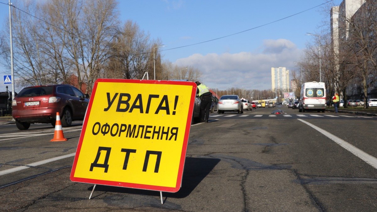 В Киеве на Харьковском Toyota насмерть сбила женщину на переходе