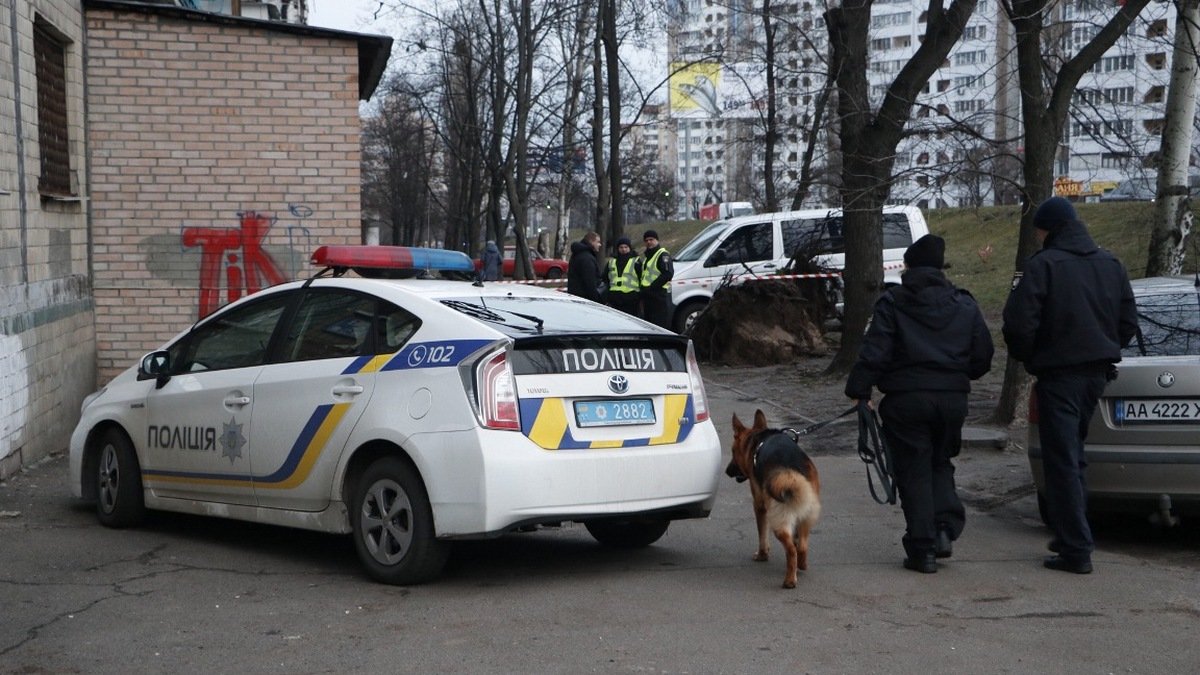В Киеве мужчина вынес в подвал мешок с телом женщины: подробности с жуткого преступления на Харьковском шоссе