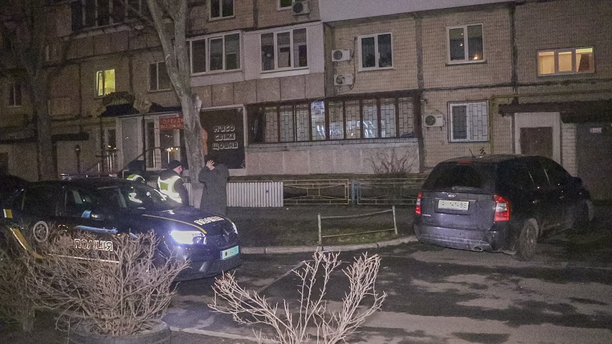 В Киеве на Оболони мужчина выпрыгнул из окна седьмого этажа из-за неудачной операции