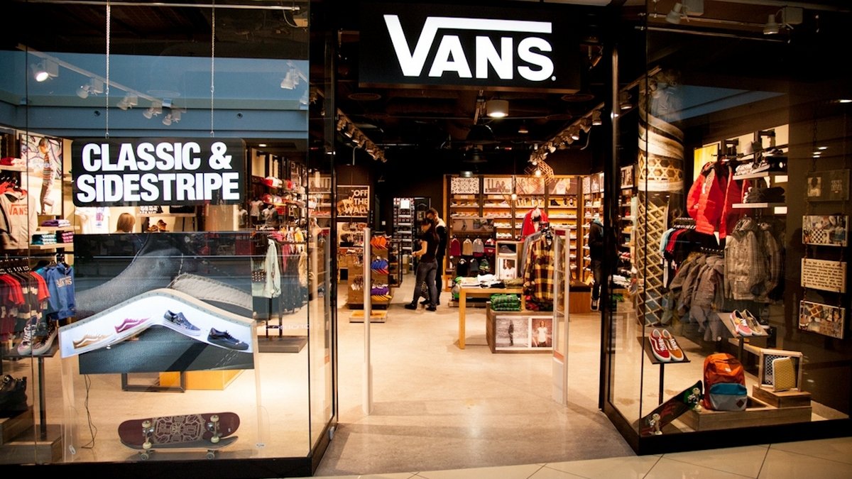 В Киеве откроют первый магазин американского бренда обуви Vans
