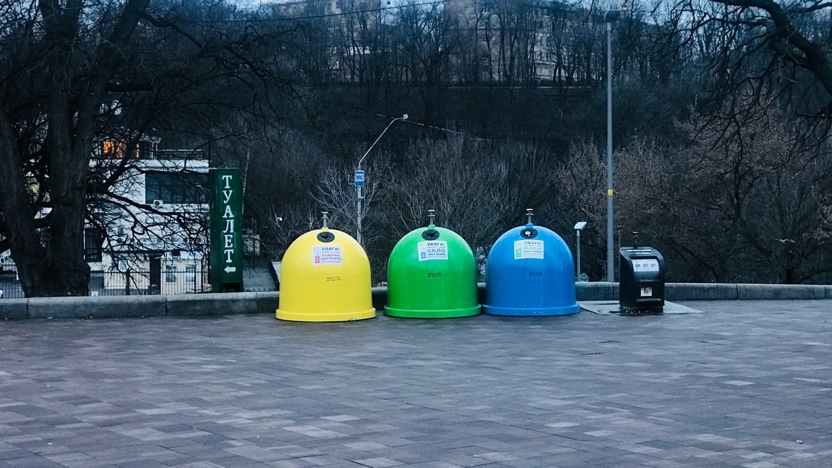 В центре Киева установили полсотни новых мусорных контейнеров: где искать