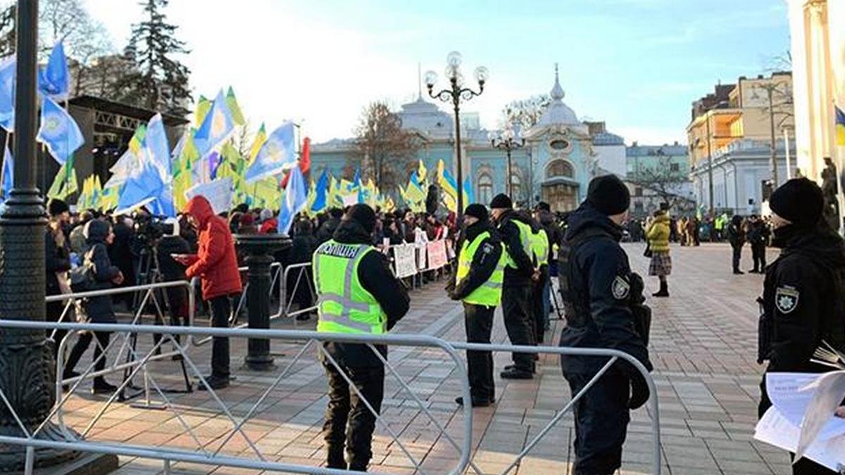 В центр Киева стянули полицию и Нацгвардию: у людей проверяют вещи и документы