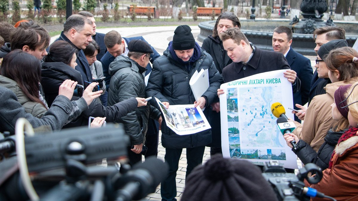 Жителям Киева предлагают заплатить за исторические фонари в Мариинском парке