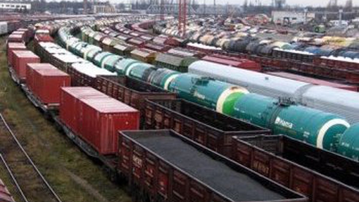 Из-за непогоды на западе Украины задерживается движение поездов в Киев: список