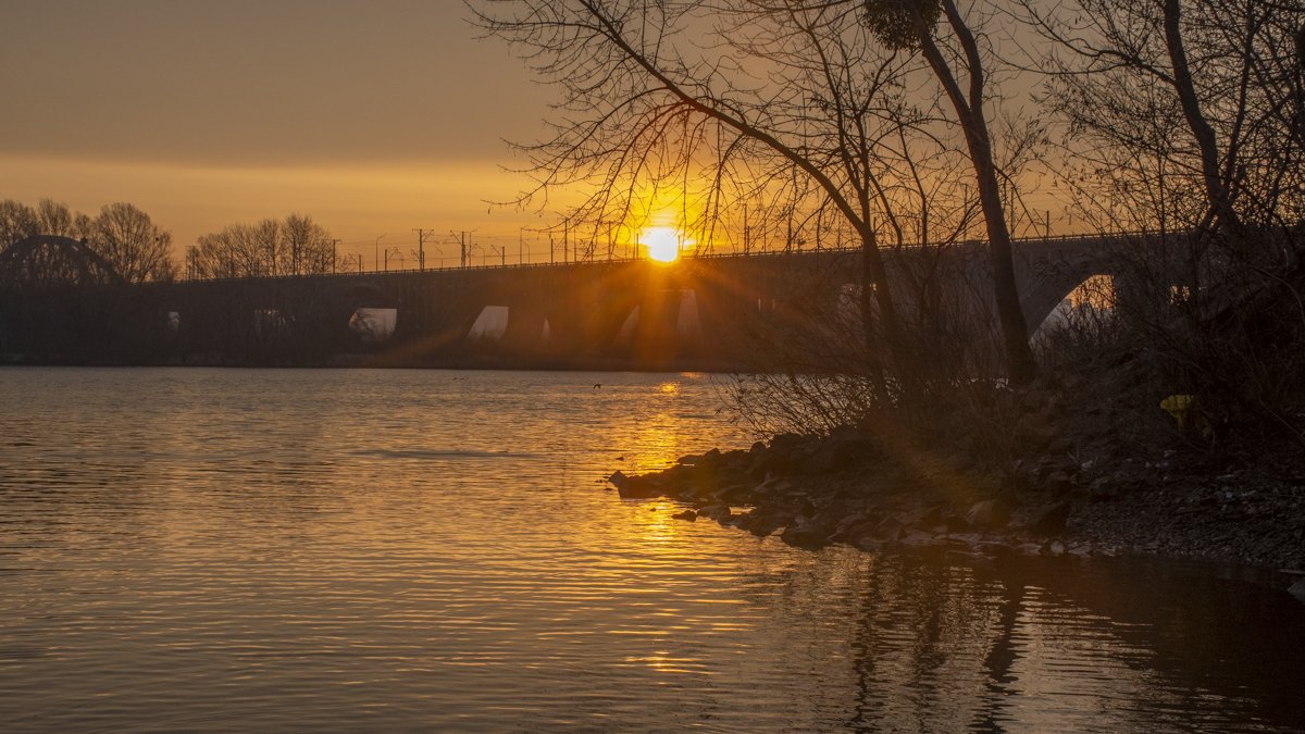 Особый взгляд: как в Киеве выглядит первый рассвет весны 2020
