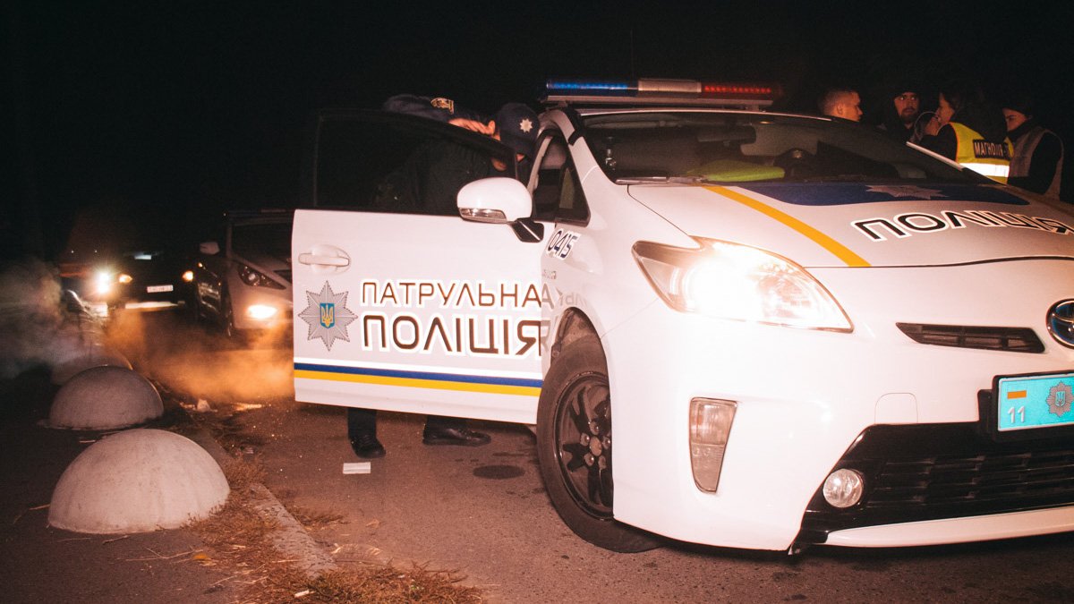 Под Киевом мужчина подстрелил одного полицейского и побил еще двух
