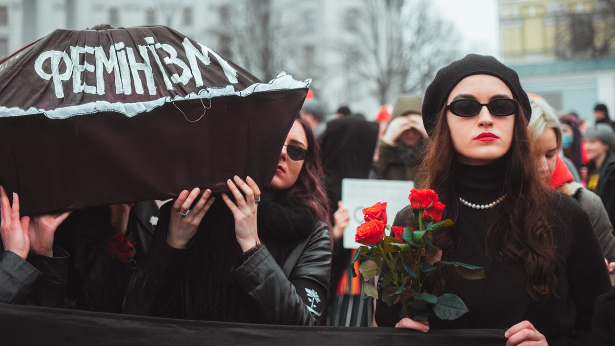 Молитвы, лозунги и феминизм в гробу: что происходило в Киеве 8 марта
