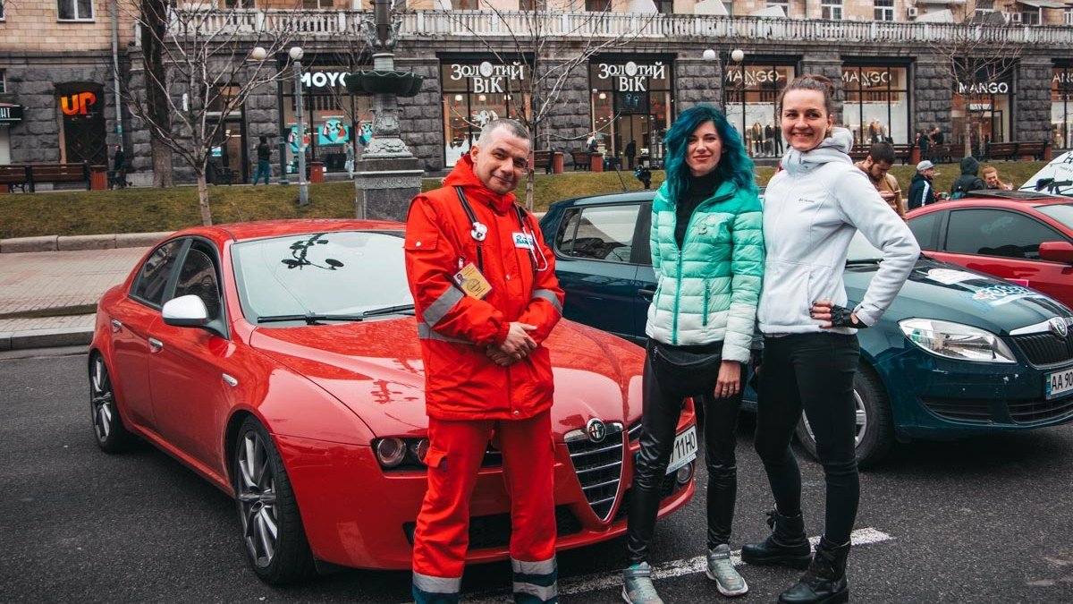 В Киеве автомобилистки-экстремалки устроили гонки на "Большом женском ралли"