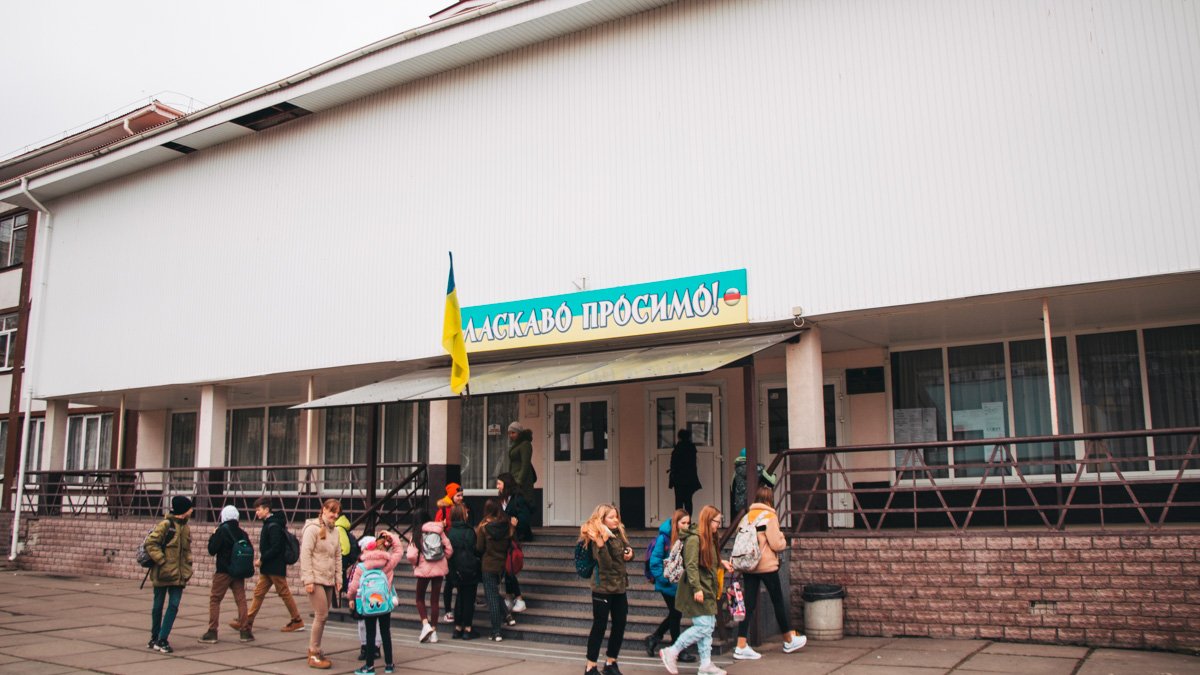 В Киеве школу на Оболони отремонтируют за 23 миллиона гривен: как она выглядит сейчас