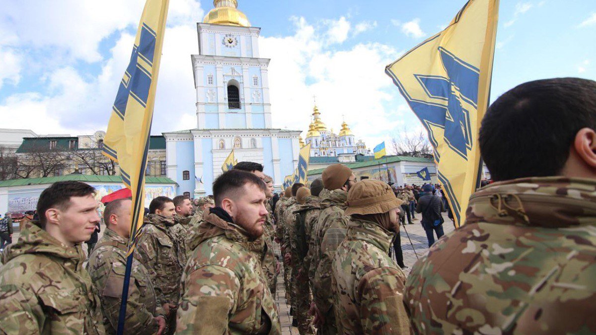 В Киеве проходит Марш добровольцев: что происходит в центре столицы