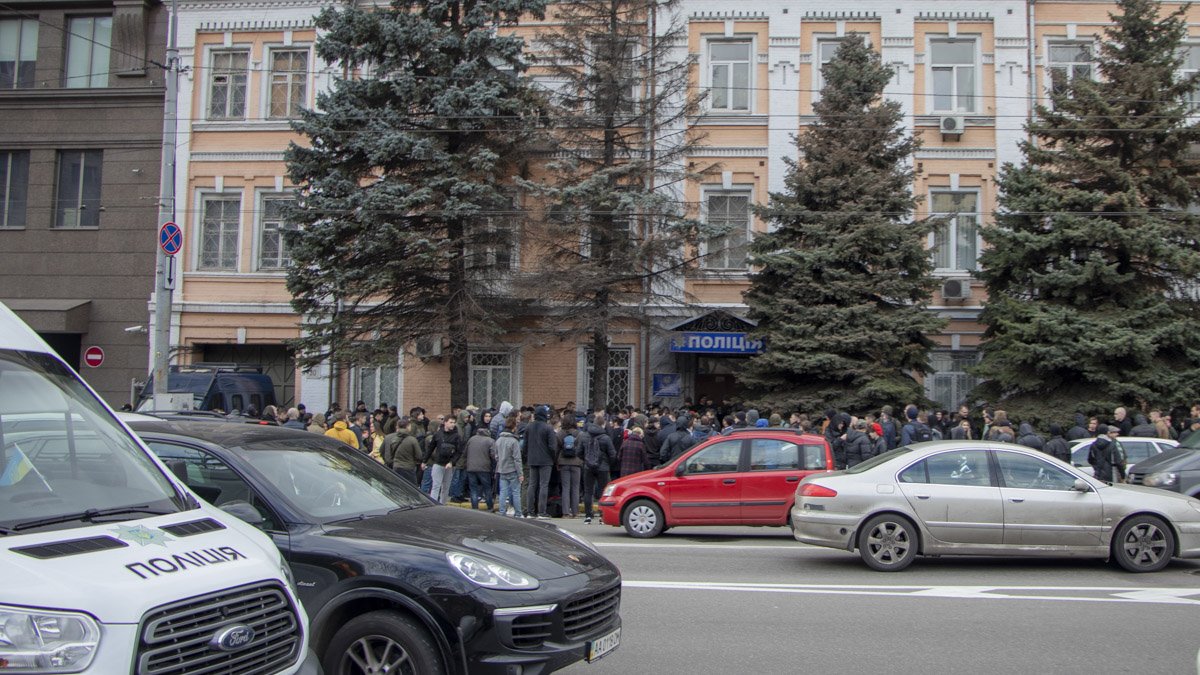 Нападение националистов на Сивохо: Нацкорпус заблокировал райотдел в центре Киева. Что там происходит