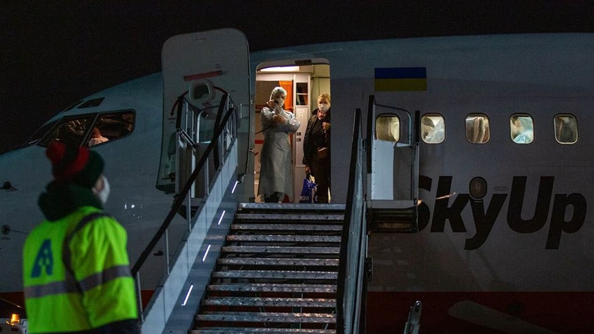 Самолет с эвакуированными из Италии украинцами приземлился в "Борисполе"