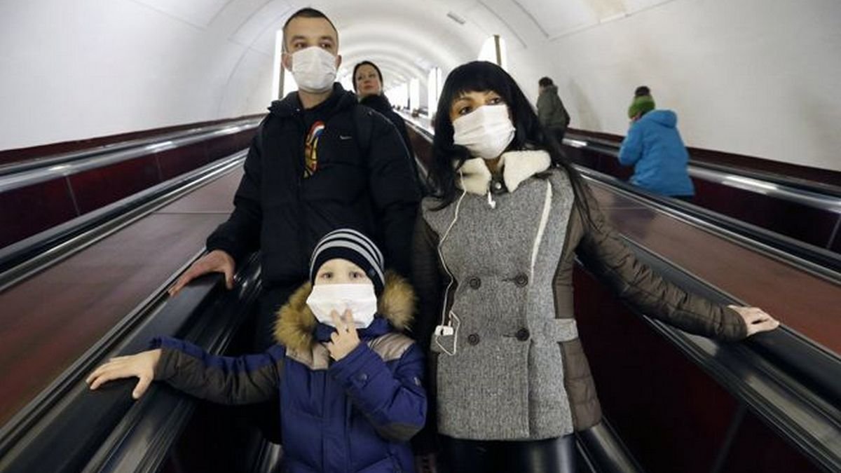 Защищают ли медицинские маски от коронавируса, как их правильно носить и почему они не нужны на улице