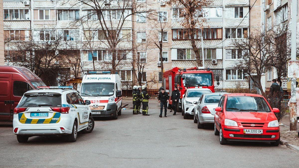 В Киеве 6-летний мальчик и 2-летняя девочка едва не сгорели одни в квартире