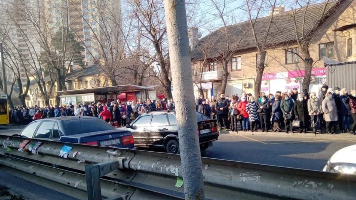 Что происходит на остановках в Киеве после закрытия метро