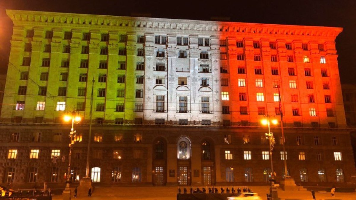 В Киеве подсветили мэрию цветами флага Италии