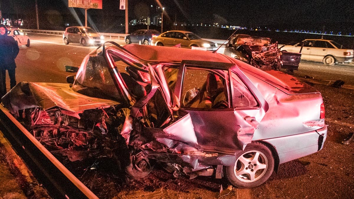 Под Киевом Audi лоб в лоб протаранила Chery: один водитель погиб на месте, а второй скончался больнице