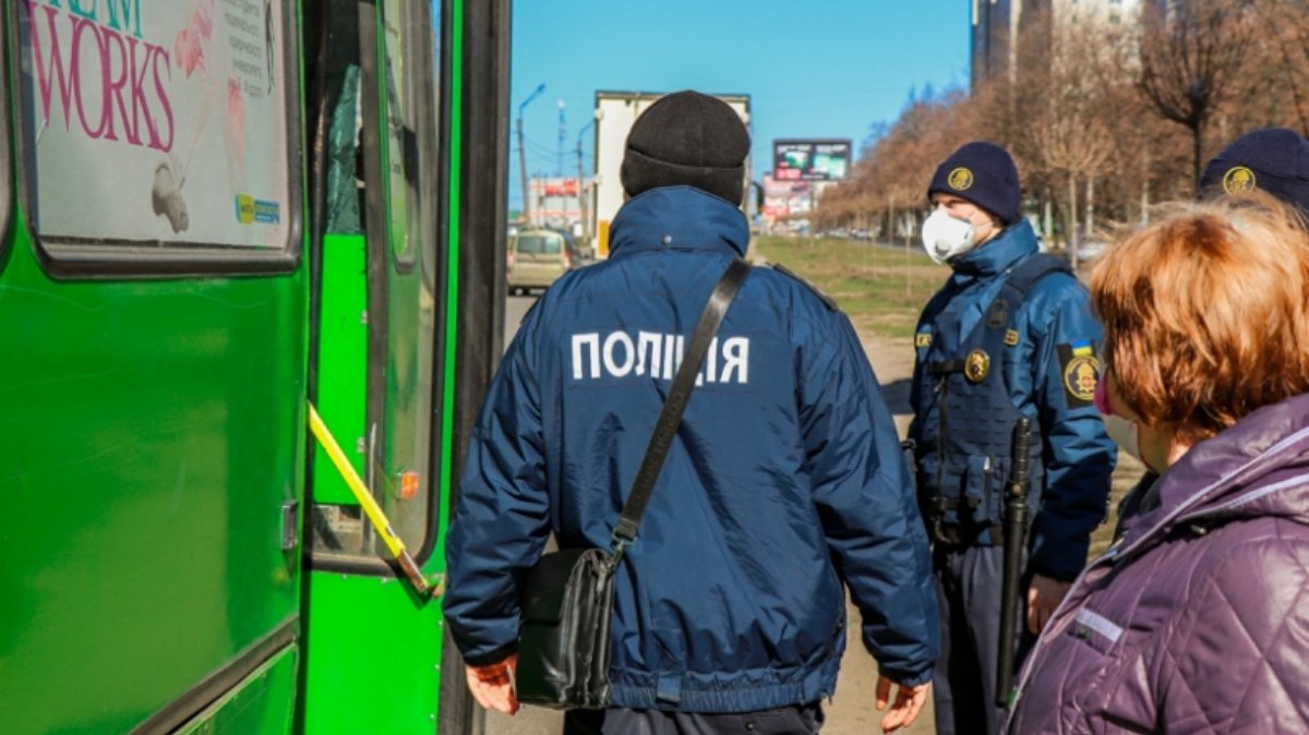 Транспорт по пропускам, запрет на детские площадки и в магазин по очереди: что нужно знать о новых правилах карантина в Киеве