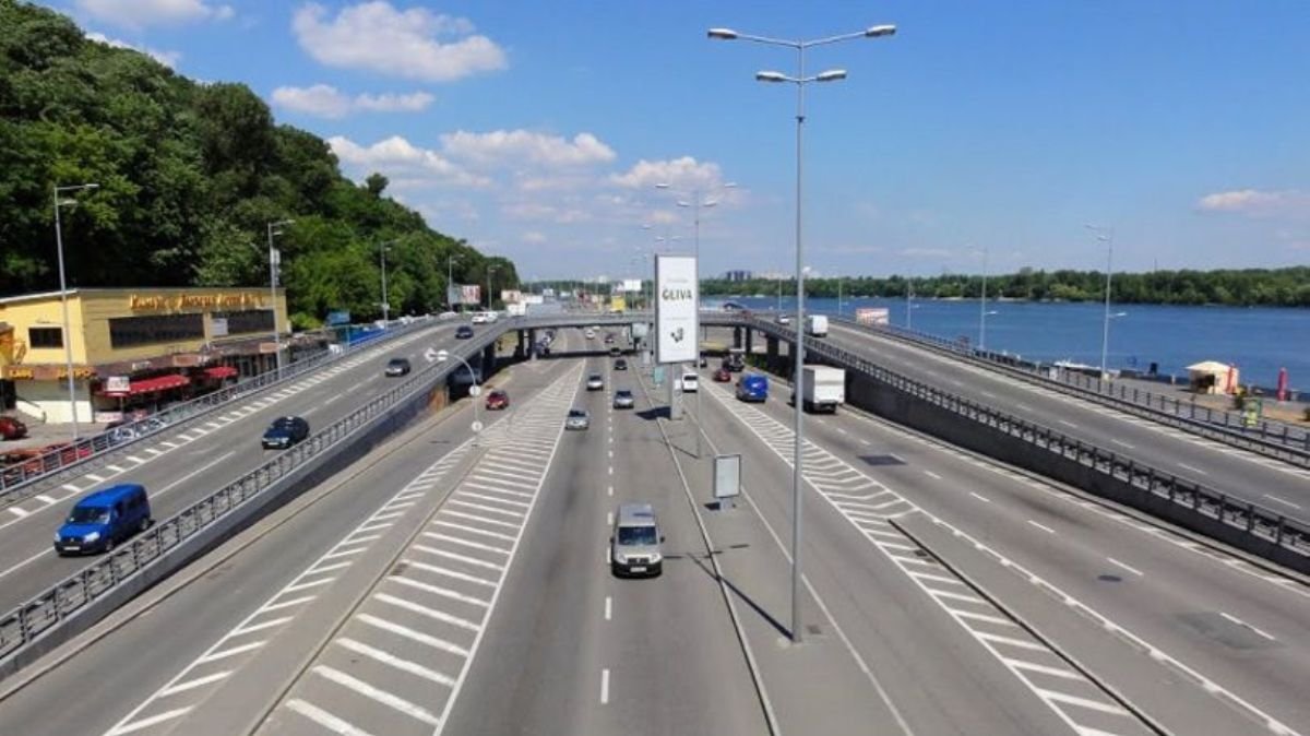 В Киеве на месяц ограничат эстакадный съезд на Набережное шоссе: схема