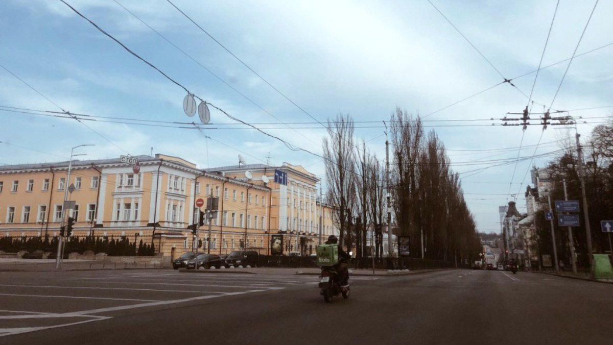 Проезжая по улицам Киева: как выглядят дороги города во время карантина