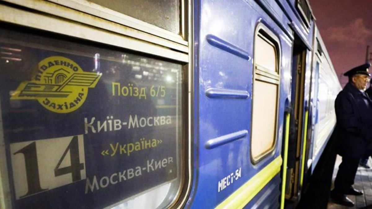Из Киева в Москву отправляют поезд за украинцами