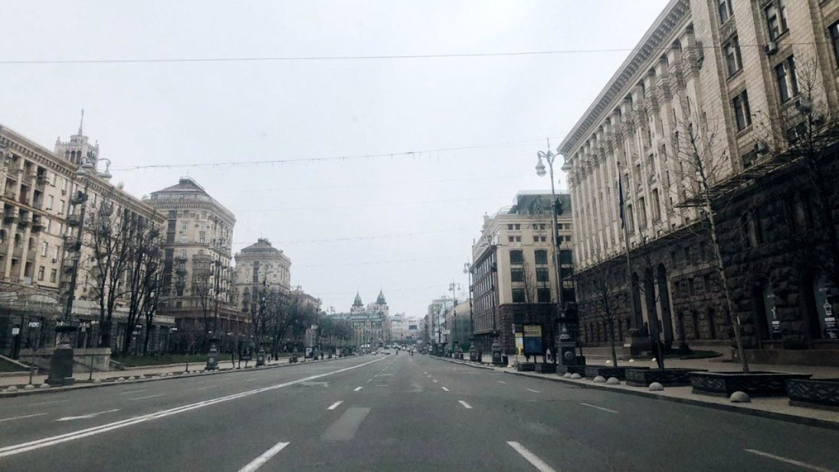 Проезжая по Киеву: новые снимки города в режиме карантина