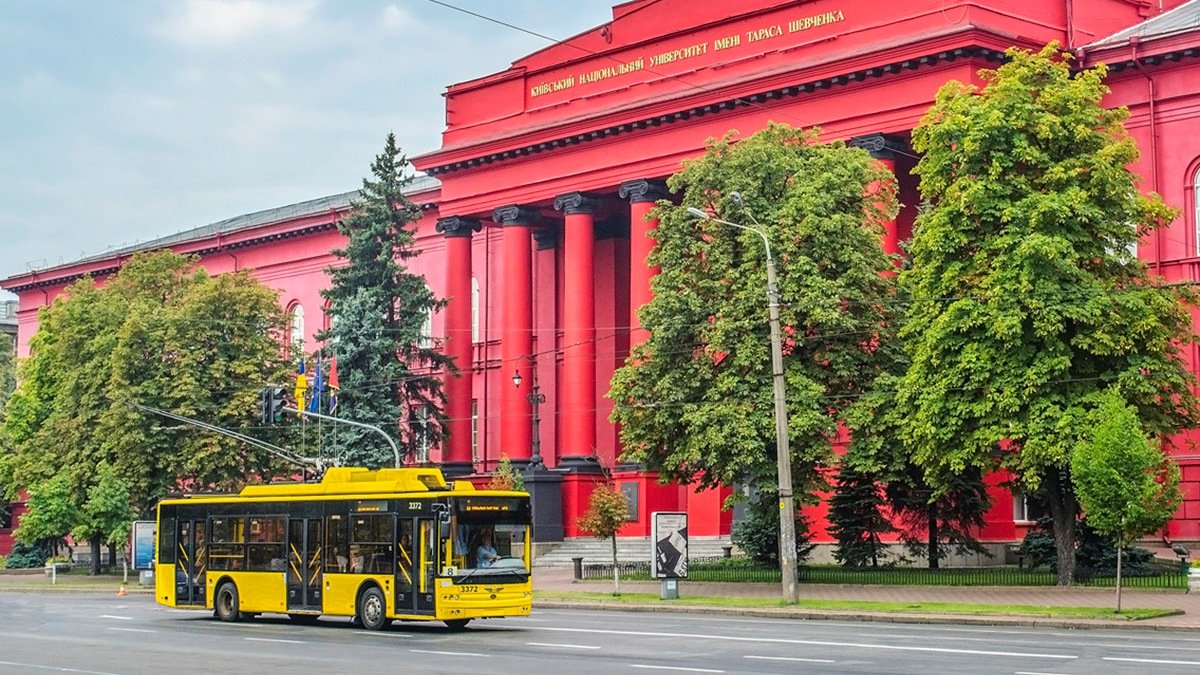 В Киеве добавили новые маршруты общественного транспорта на время карантина: полный список и схемы