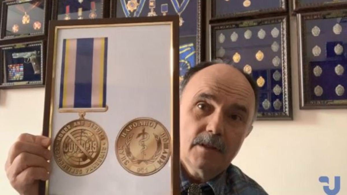 За борьбу с коронавирусом: для врачей в Украине предложили ввести медаль